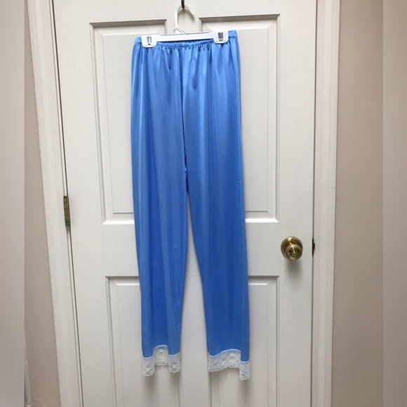 Sleepwear Silky Top and Pants. Light blue Size: Medium - Picture 6 of 8